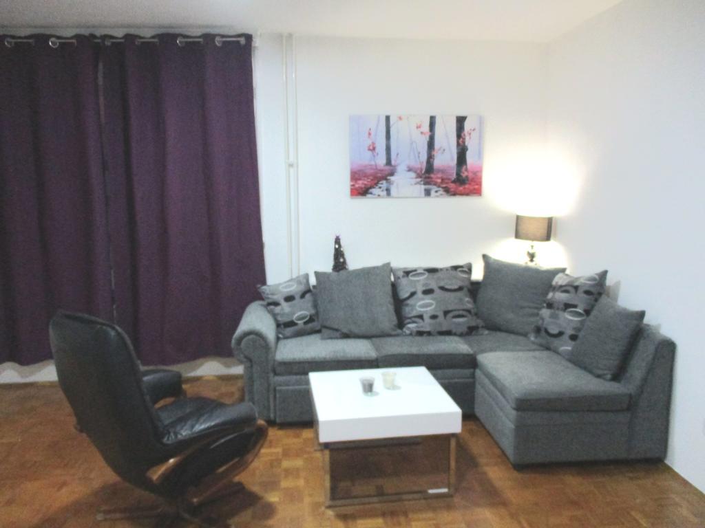 Door 44 Apartment *