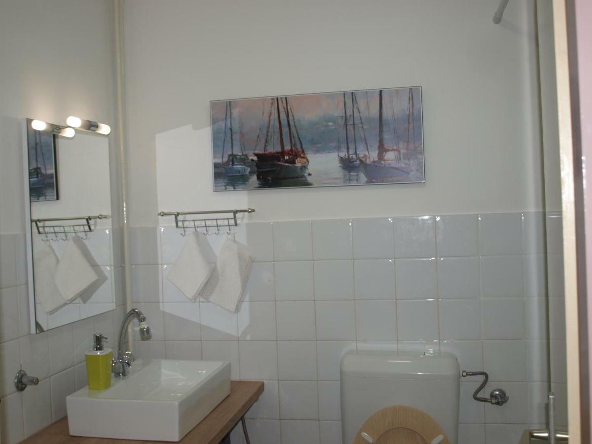 Door 44 Apartment